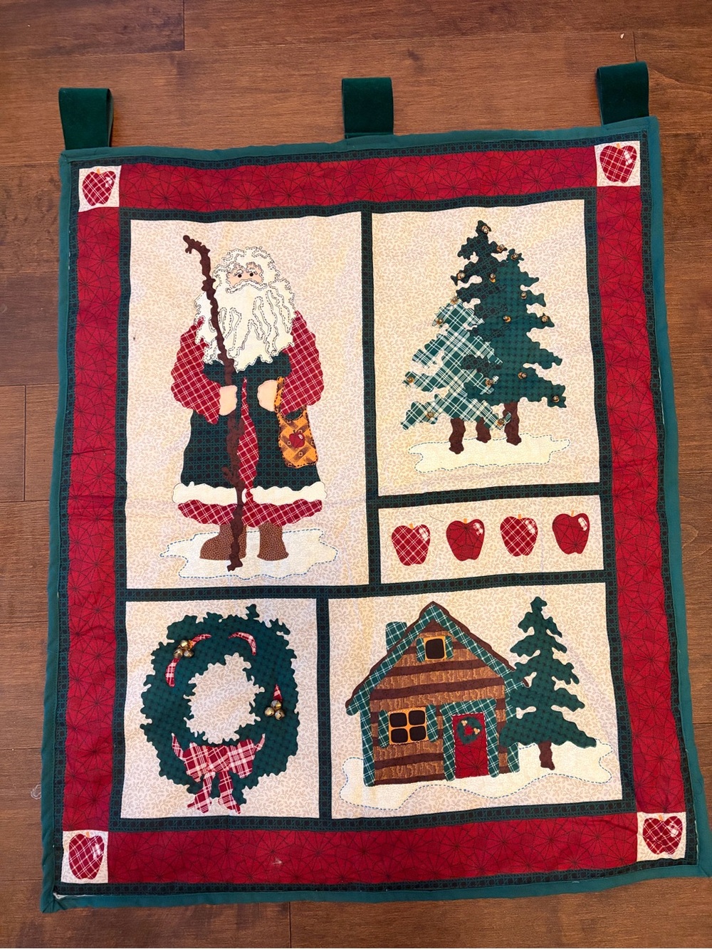 Vintage Holiday Wall Hanging Throw in Red, Green, Cream